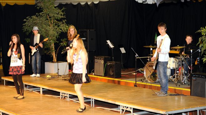 Band2.jpg Band2.jpg
