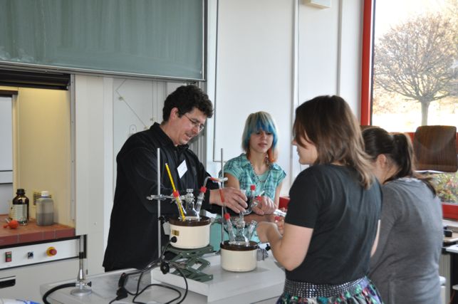 Chemie_2_int.jpg Chemie_2_int.jpg